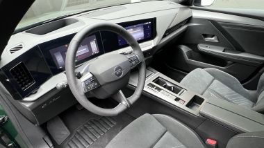 Opel Astra e Astra Sports Tourer 2026: l'abitacolo della compatta di Russelsheim