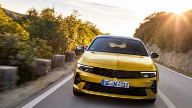 Opel Astra PHEV 2025: fino a 83 km in modalità di guida elettrica