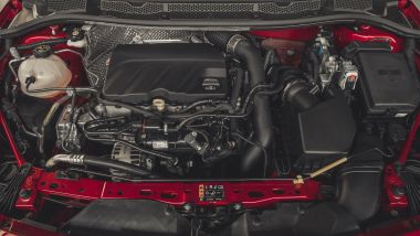 Opel Astra Ultimate: dettaglio del motore