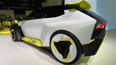 Opel Corsa GSE Vision Gran Turismo: la concept car per Play Station vista di 3/4 posteriore
