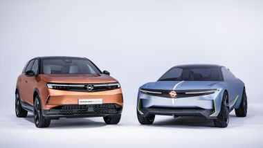 Opel Grandland 2024: il SUV trae ispirazione stilistica dal concept Experimental del 2023 (dx)