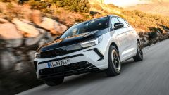Opel Grandland GSe: plug-in hybrid, 300 cv. Prova video, opinioni