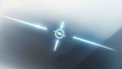 Opel cambia logo: il nuovo Blitz arriva nel 2024. Il video, debutto all’IAA di Monaco