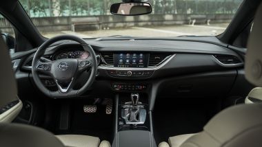 Opel Insignia 2.0 CDTI Ultimate: gli interni