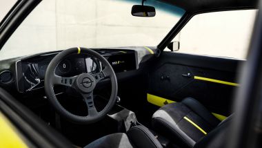 Opel Manta GSe: l'abitacolo