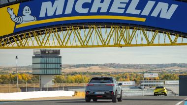 Opel Mokka GSE: buona motricità e giusto equilibrio anche quando di spinge sull'acceleratore