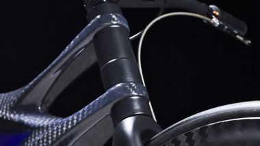 Pard Design ESTREMA: il cannotto di sterzo e un dettaglio del telaio artigianale