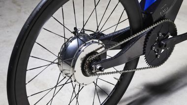 Pard Design ESTREMA: il mozzo lucidato integra il motore Zehus da 250W