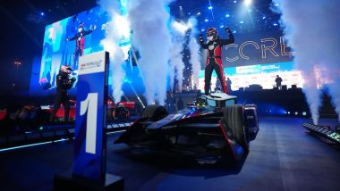 Pascal Wehrlein festeggia la vittoria nel primo ePrix di Diriyah
