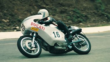 Paul Smart, vincitore della 200 Miglia di Imola del 1972, in sella alla Ducati 750 Imola Desmo