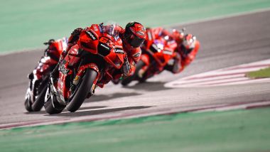 Pecco Bagnaia (Ducati) guida la marea rossa nel GP Qatar 2021