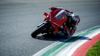 Pecco Bagnaia e la Panigale V4 S 2025