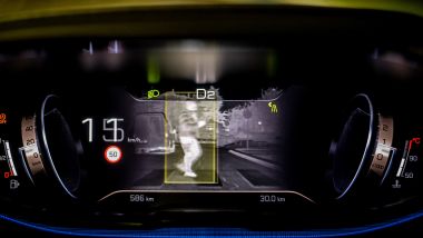 Peugeot 3008, Night Vision identifica gli ostacoli e avvisa dei pericoli