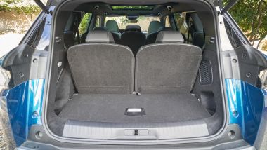 Peugeot 5008 Hybrid, il bagagliaio con 7 posti 