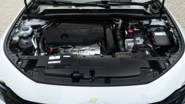 Peugeot 508 SW PSE: il quattro cilindri turbo abbinato a due motori elettrici davanti e dietro