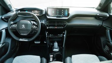 Peugeot e-2008: gli interni