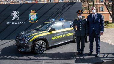 Peugeot e-208 per la Guardia di Finanza: un momento della cerimonia