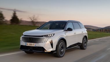 Peugeot E-5008 325 Dual Motor: per famiglie... dinamiche