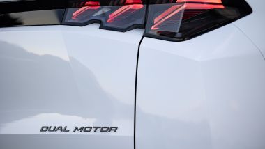 Peugeot E-5008 325 Dual Motor: raddoppiano i motori e la trazione