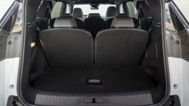Peugeot E-5008 325 Dual Motor: sempre 7 posti, ma meno capacità di carico