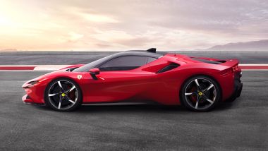 Piano industriale Ferrari: nel 2025 un modello elettrico, qui la SF90 Stradale plug-in hybrid