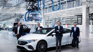 Piano industriale Mercedes: la prima elettrica EQS scesa dalla catena di montaggio