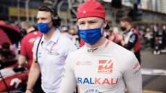 Piloti russi snobbati? Accuse alla F1 e alla Haas pro Schumacher