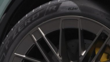 Pirelli P Zero per Porsche Cayenne Electric: dettaglio sulla spalla rinforzata dello pneumatico
