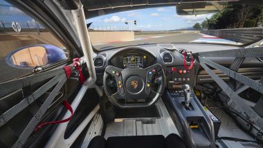 Porsche 718 Cayman GT4 RS Clubsport: il posto guida