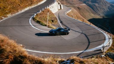 Porsche 718 Cayman GT4 RS: impegnata nei test sulle strade di montagna