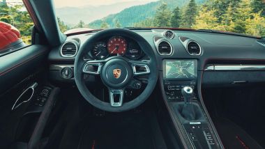 Porsche 718 Cayman GTS 4.0: gli interni
