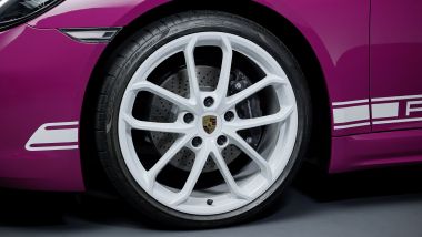 Porsche 718 Cayman Style Edition: i cerchi bianchi del pacchetto contrasto