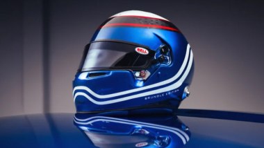 Porsche 911 Brundle Edition Turbo: il casco fornito in dotazione con i colori ispirati all'auto