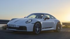 Tutto su nuova Porsche 911 Carrera T 2025, anche Cabrio. I prezzi