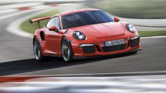 Video onboard: Porsche 911 GT3 RS vs Mercedes-AMG GT R al Nurburgring