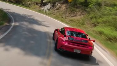 Porsche 911 GT3 sul Monte Rushmore: la supercar con 510 CV sulla statale americana