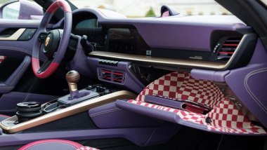Porsche 911 GT3 Touring Tree of Life: l'abitacolo dalle tinte audaci e su misura