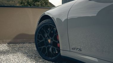 Porsche 911 GTS 2021: la versione Targa, i cerchi racing con mozzo centrale