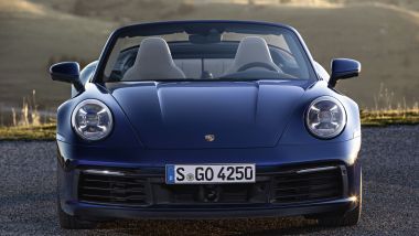 Porsche 911: i moderni sistemi di assistenza e sicurezza e i motori ibridi chiedono più spazio