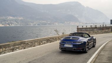 Porsche 911: per i suoi 60 anni un giro con la 4S Cabrio sul Lago di Como