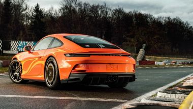 Porsche 911 S/T Sonderwunsch: i colori replicano la livrea Camel del produttore di sigarette