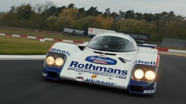 Porsche 962: un momento della prova sul circuito britannico. I sogni si avverano