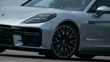 Porsche Active Ride, l'arma segreta