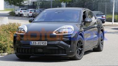 Porsche Cayenne Coupé EV: linee affusolate e aerodinamiche per lo sport utility a batterie