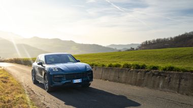 Porsche Cayenne e-hybrid, la prova su strada