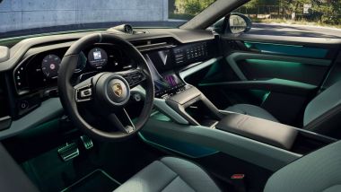 Porsche Cayenne S Electric: abitacolo sportivo rifinito con cura e grande eleganza