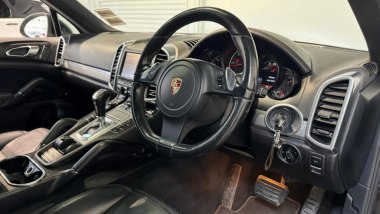 Porsche Cayenne S pickup: l'abitacolo rimane pressoché fedele all'originale