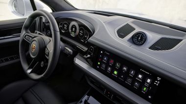 Porsche Cayenne Turbo E-Hybrid, gli interni della versione SUV