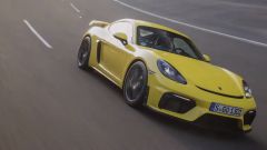 Porsche 718 Cayman GT4 vs 992 Carrera S in pista: video YouTube