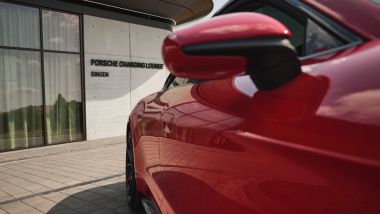 Porsche Charging Lounge: inaugurata la prima stazione vicino a Francoforte
